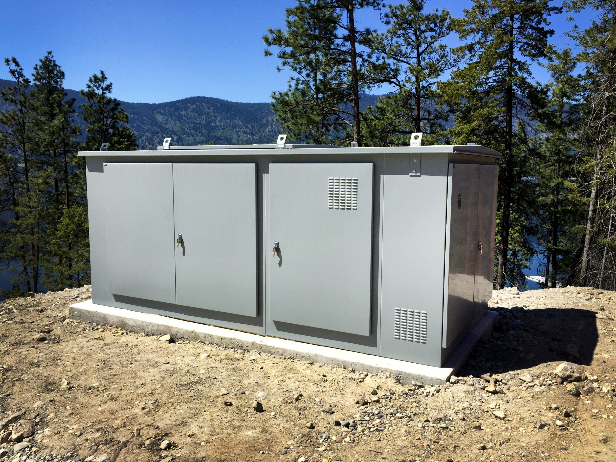 a water kiosk made by Valid Manufacturing with a lake, mountain and forest view in the background