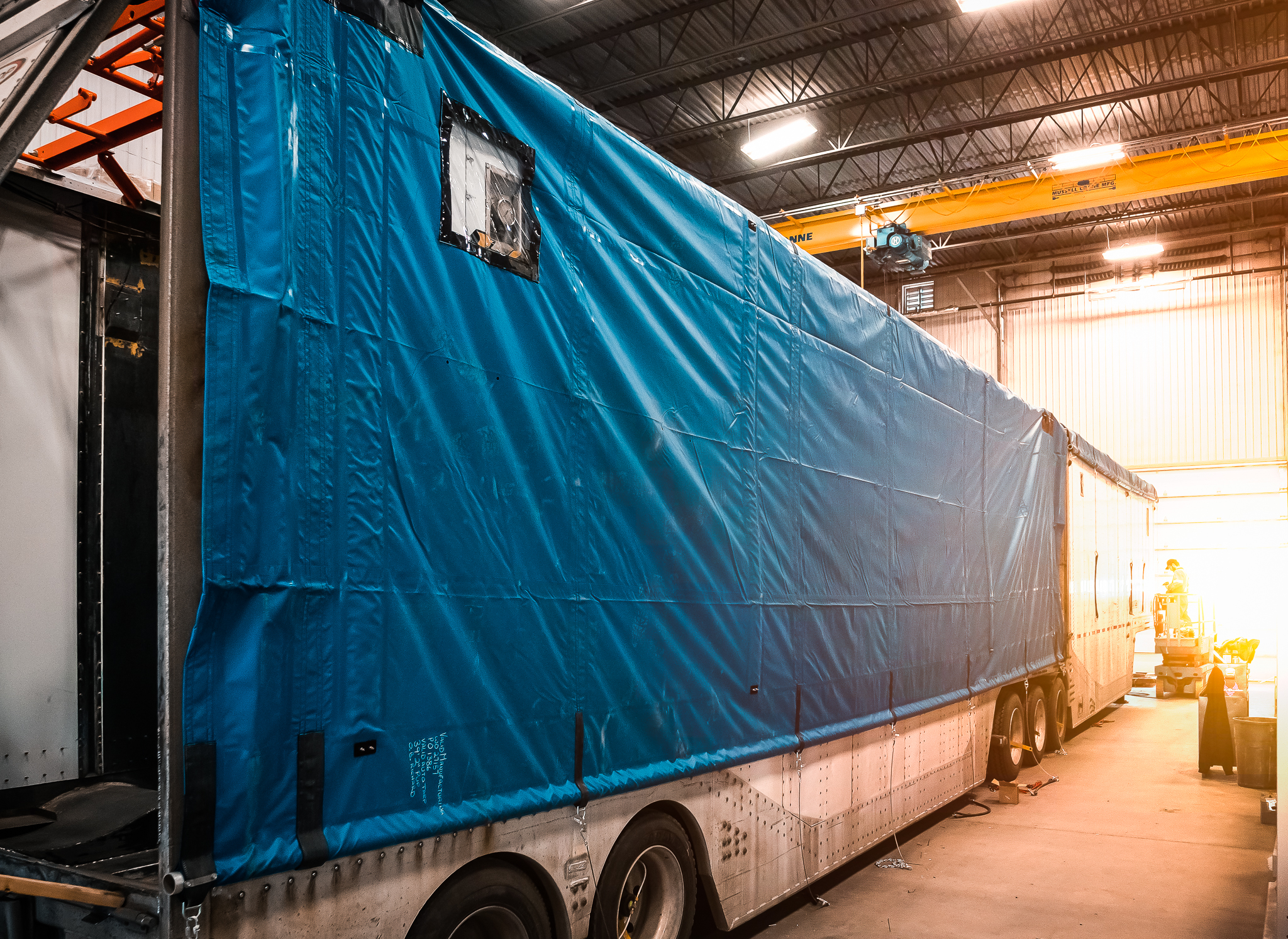 Side view of truck trailer outfitted with Valid's automated trucking tarp.